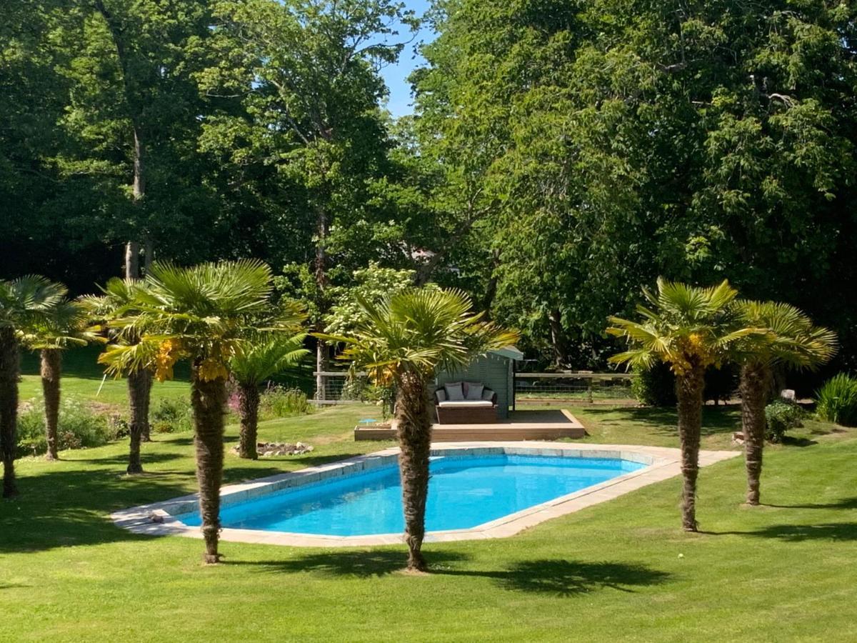 Red River Stables - Peaceful, Beautiful Grounds, Swimming Pool, Central Location For West Cornwall แคมบอร์น ภายนอก รูปภาพ