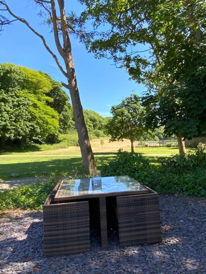Red River Stables - Peaceful, Beautiful Grounds, Swimming Pool, Central Location For West Cornwall แคมบอร์น ภายนอก รูปภาพ